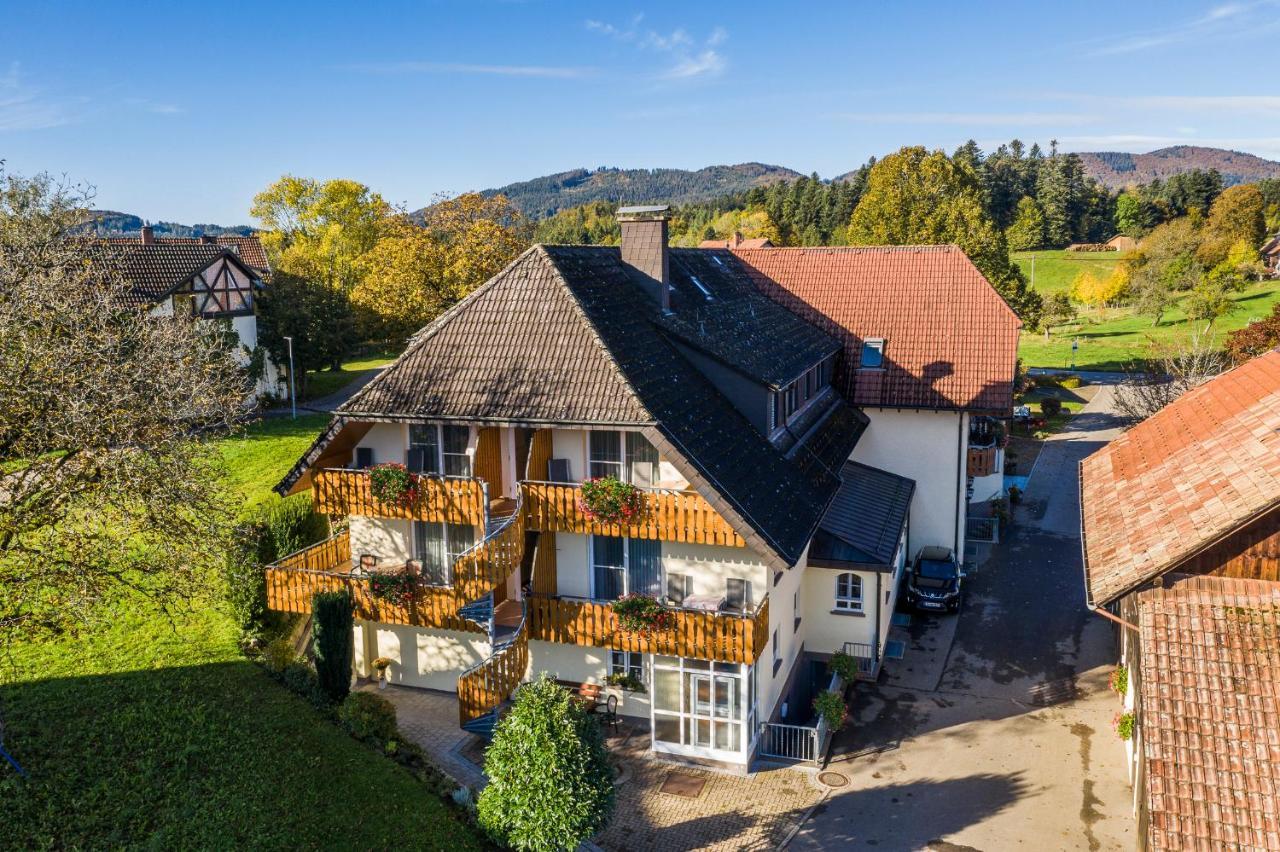 Hotel-Restaurant Sennhuette Im Herzen Des Suedschwarzwalds Kleines Wiesental ภายนอก รูปภาพ