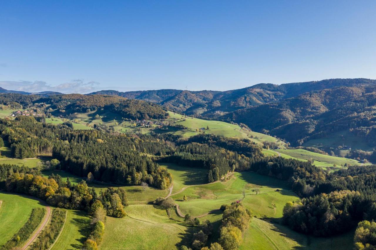 Hotel-Restaurant Sennhuette Im Herzen Des Suedschwarzwalds Kleines Wiesental ภายนอก รูปภาพ